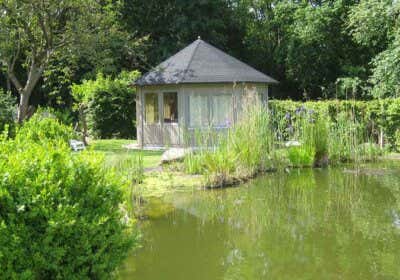 Gartenpavillon am Teich